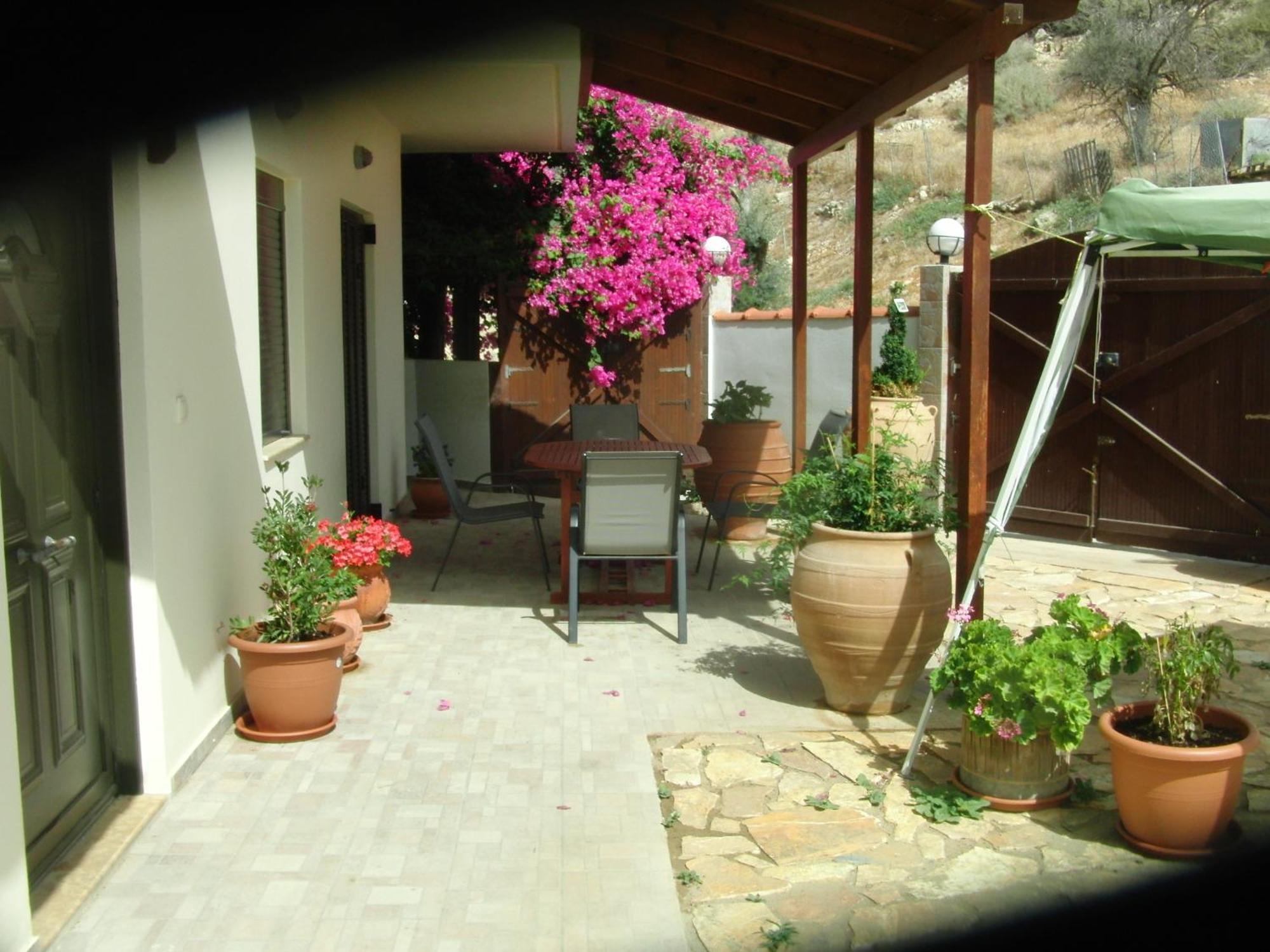 Artemis Appartments Pitsidia Bagian luar foto