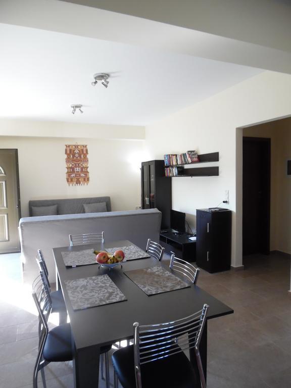 Artemis Appartments Pitsidia Bagian luar foto