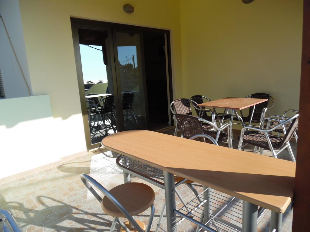 Artemis Appartments Pitsidia Bagian luar foto