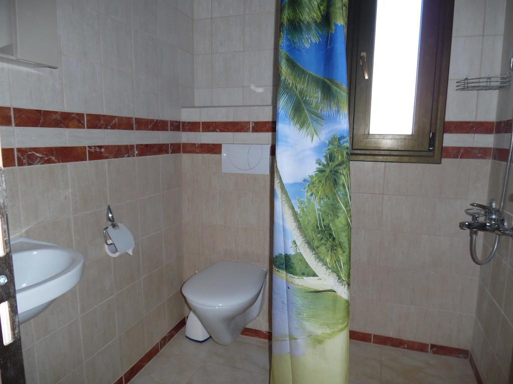 Artemis Appartments Pitsidia Bagian luar foto
