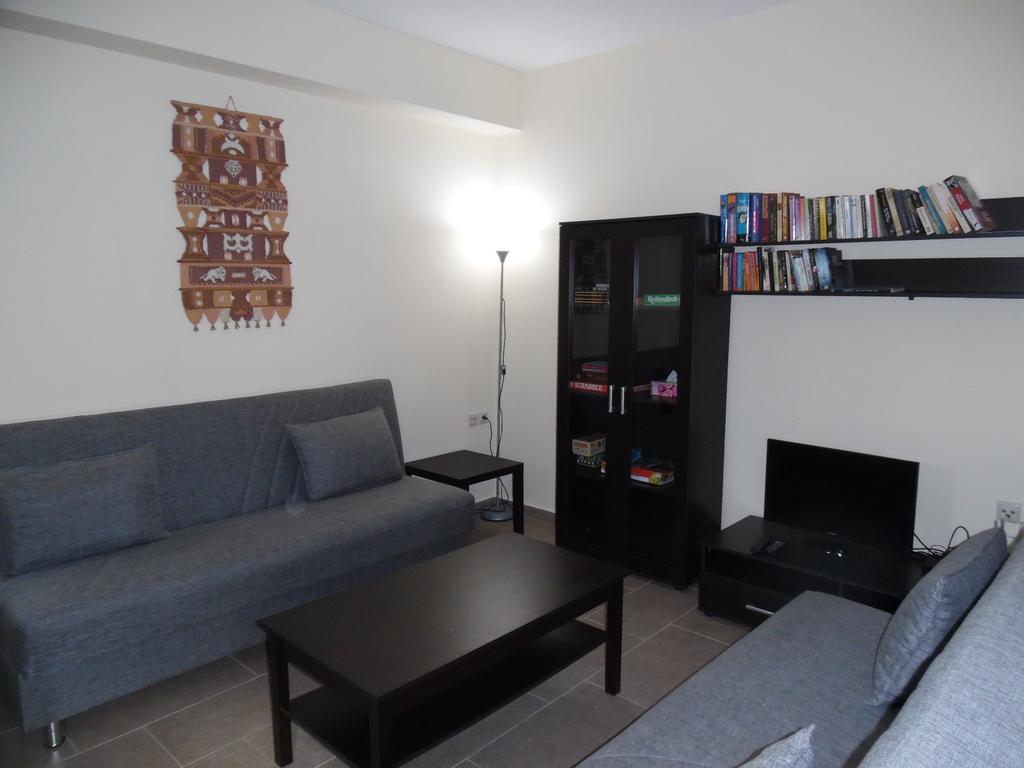 Artemis Appartments Pitsidia Bagian luar foto