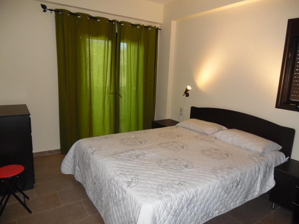 Artemis Appartments Pitsidia Bagian luar foto