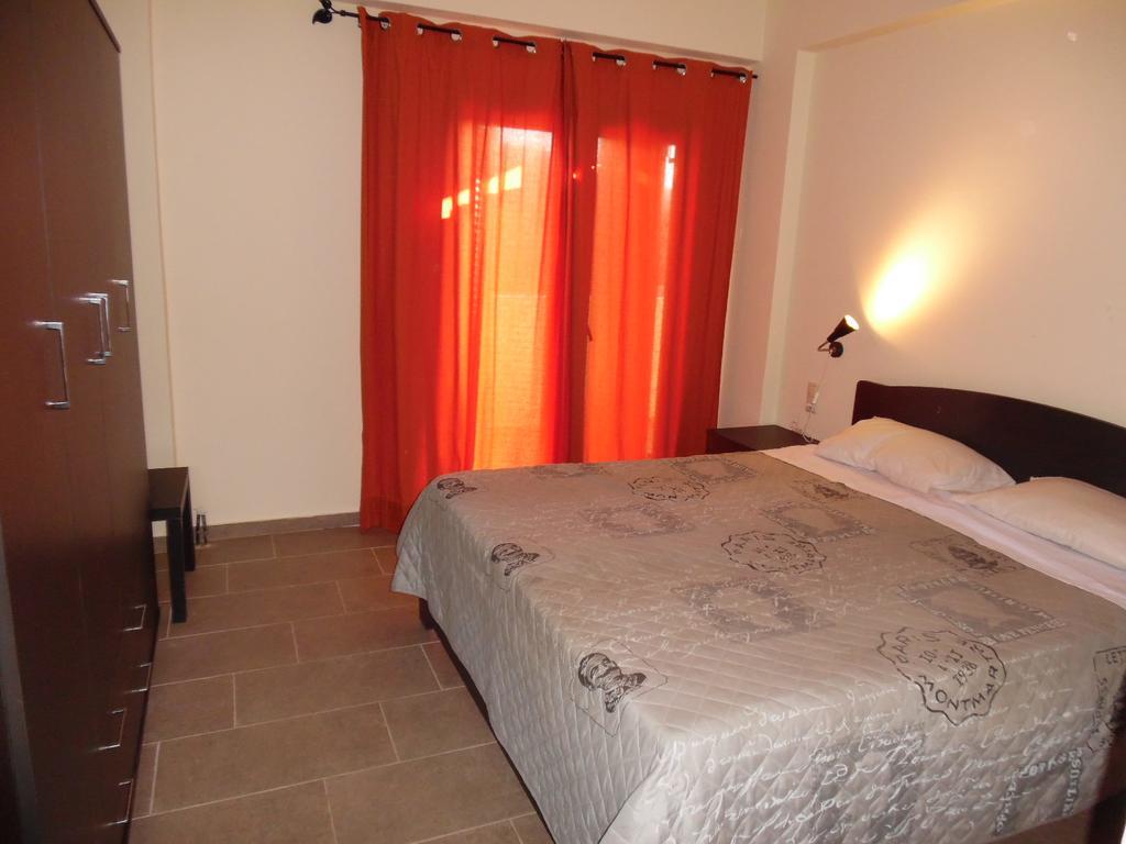 Artemis Appartments Pitsidia Bagian luar foto
